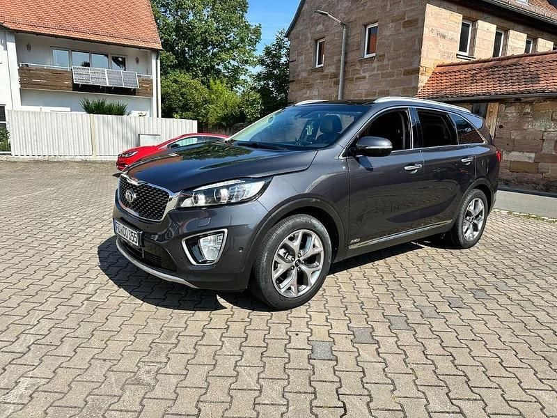 Grau Gebraucht 2016 Kia Sorento Platinum Edition SUV | 14.300 € (Fairer Preis) - Bild 1/4