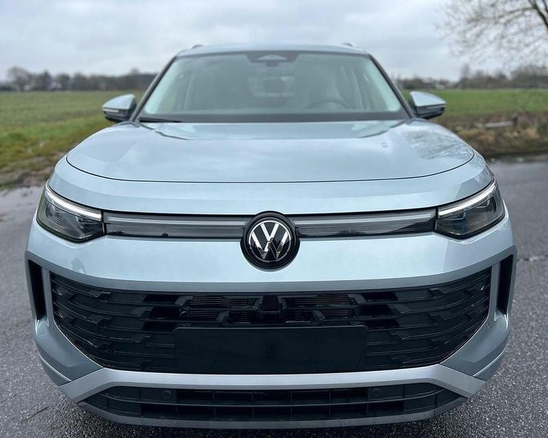 Neu VW Tayron 150 PS (110 kW) 2026 Silber SUV