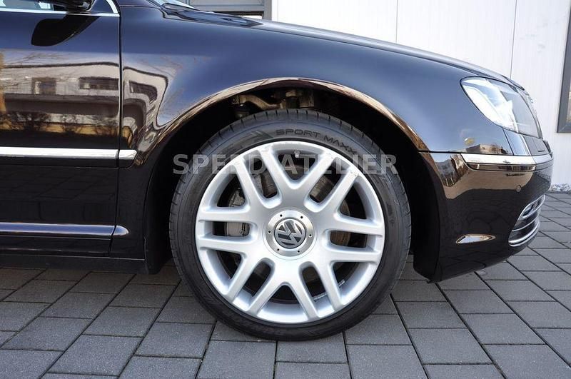 Gebraucht VW Phaeton 245 PS (180 kW) 2014 Violet Limousine