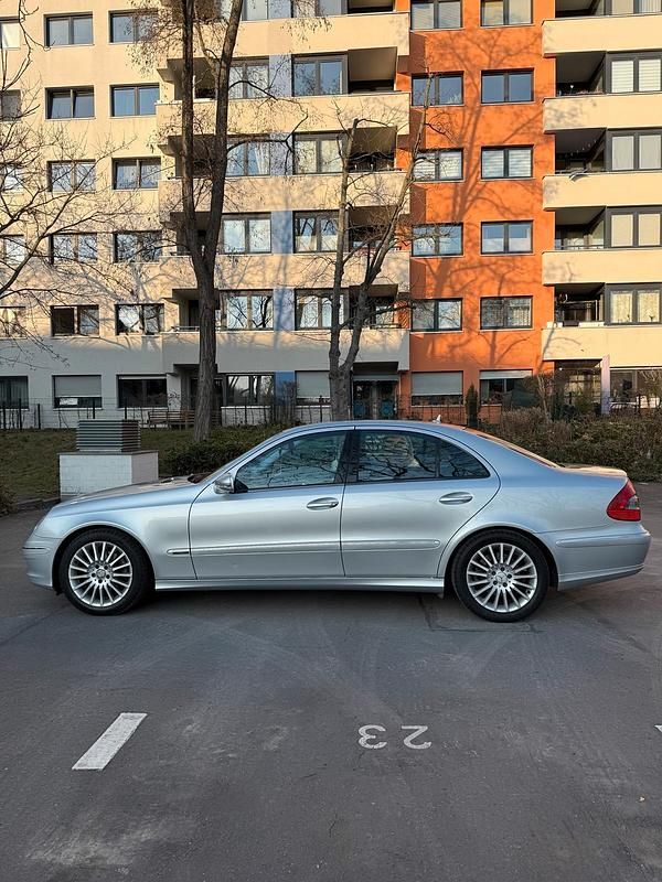 Gebraucht Mercedes E200 Avantgarde 184 PS (135 kW) 2007 Silber Limousine