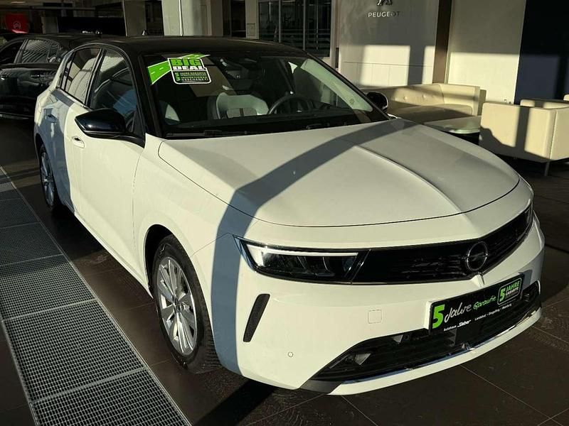 Gebraucht Opel Astra Elegance 131 PS (96 kW) 2023 Jade weiss/arktis weiss Limousine