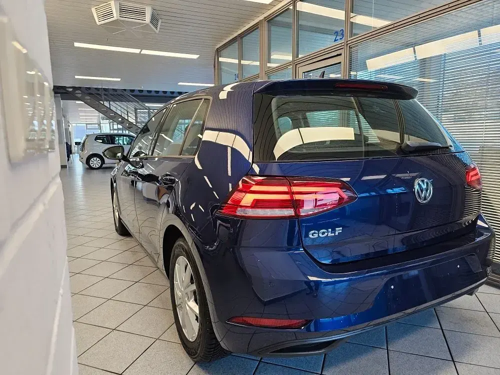 Gebraucht VW Golf VII Comfortline 125 PS (91 kW) 2018 Atlanticblueperl. (metallic) Limousine