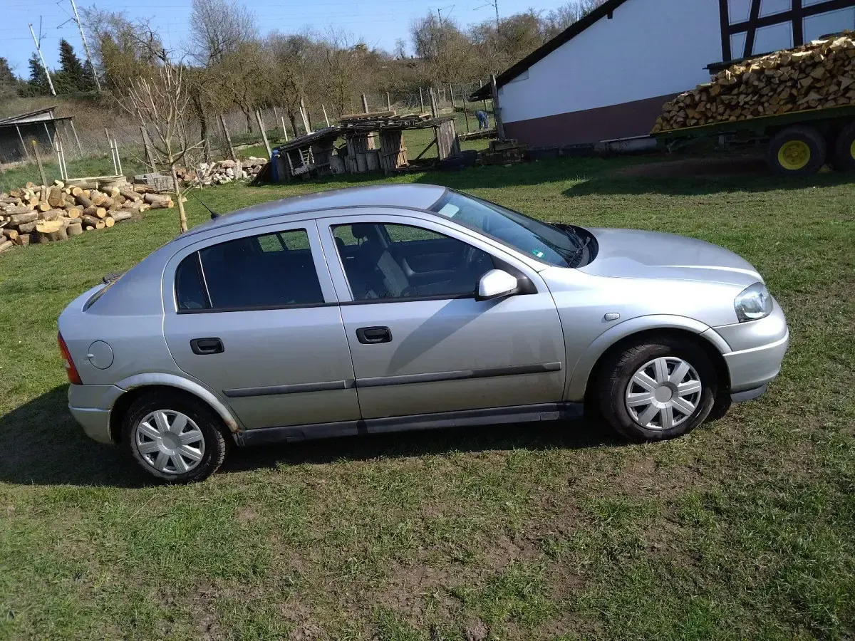 Używany Opel Astra 101 KM (74 kW) 2000 Szary Sedan/Limuzyna