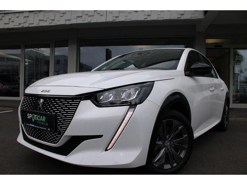 Weiß Gebraucht 2022 Peugeot e-208 Active Kleinwagen | 16.990 € (Fairer Preis) - Bild 1/4