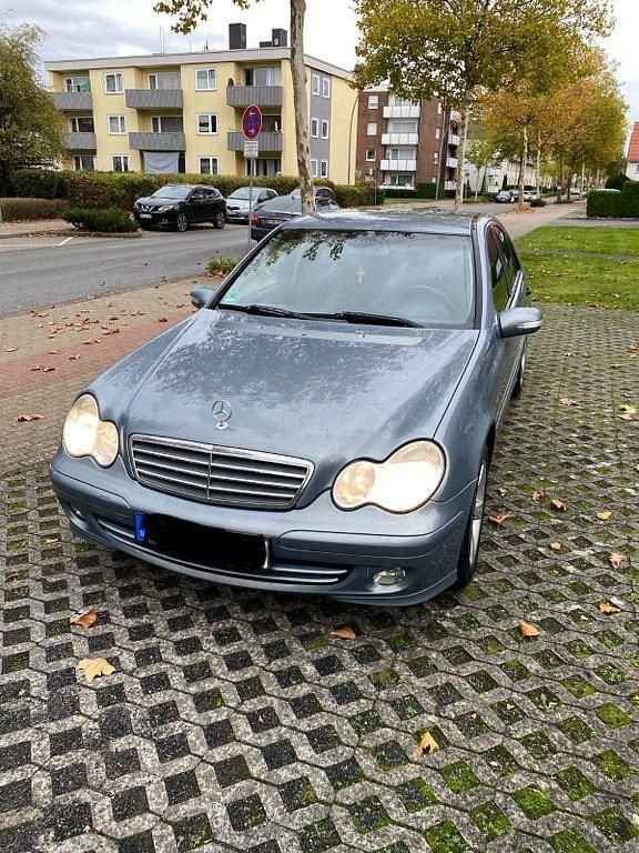 Silber Gebraucht 2004 Mercedes C200 Avantgarde Limousine | 2.900 € (Fairer Preis) - Bild 1/4