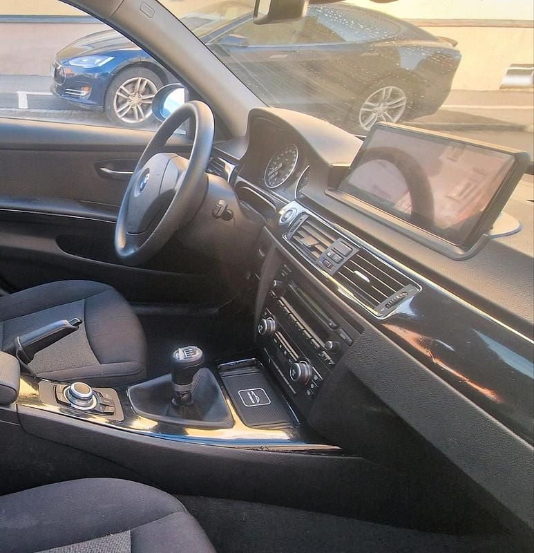 Gebraucht BMW 318 129 PS (94 kW) 2007 Grau Limousine