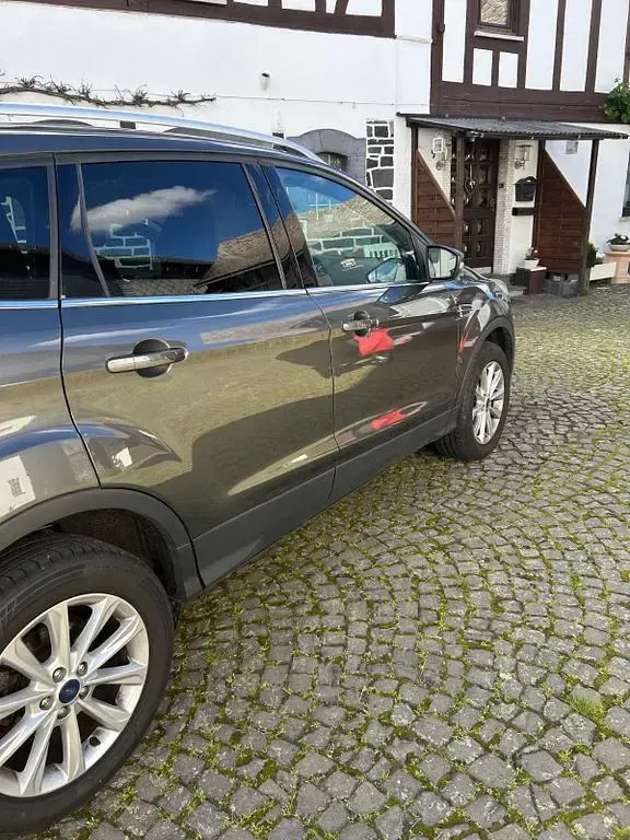 Gebraucht Ford Kuga Titanium 182 PS (133 kW) 2016 Grau SUV