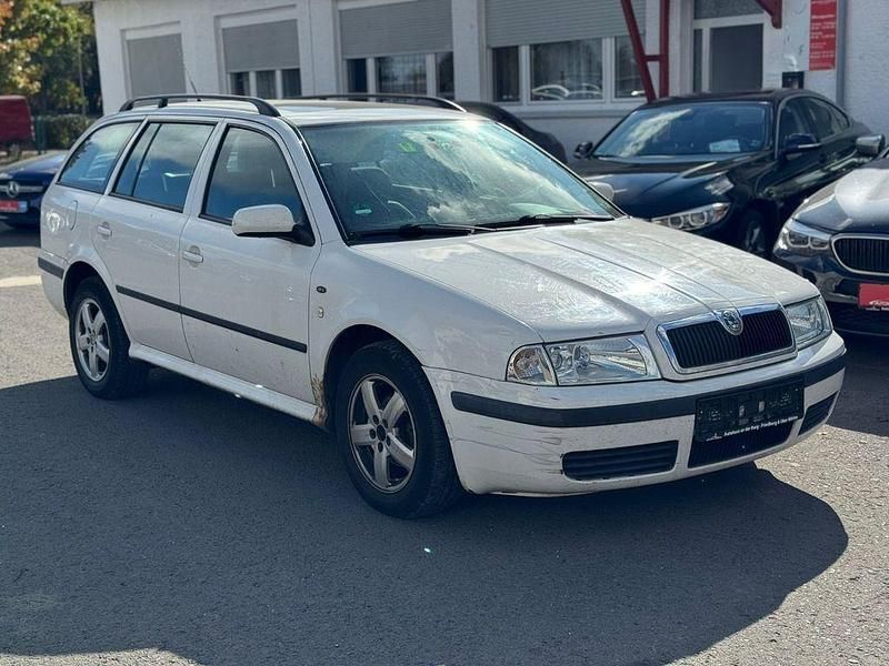 Weiß Gebraucht 2004 Skoda Octavia Ambiente Kombi | 900 € (Fairer Preis) - Bild 1/4