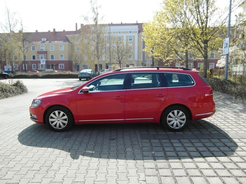 Gebraucht VW Passat 105 PS (77 kW) 2013 Rot Kombi