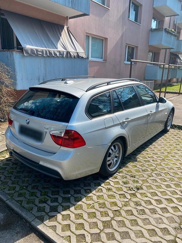 Gebraucht BMW 320 163 PS (119 kW) 2007 Silber Kombi