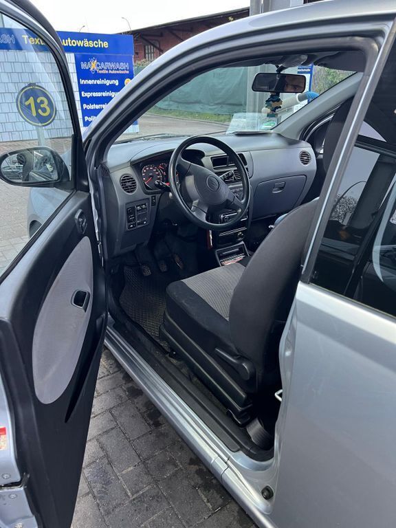 Grau Gebraucht 2004 Daihatsu Cuore Kleinwagen | 2.350 € (Etwas zu teuer) - Bild 1/4