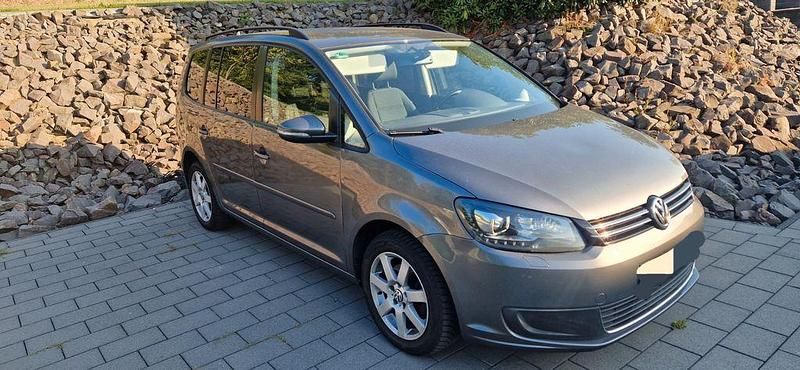 Grau Gebraucht 2011 VW Touran Van / Kleinbus | 7.900 € (Guter Preis) - Bild 1/4