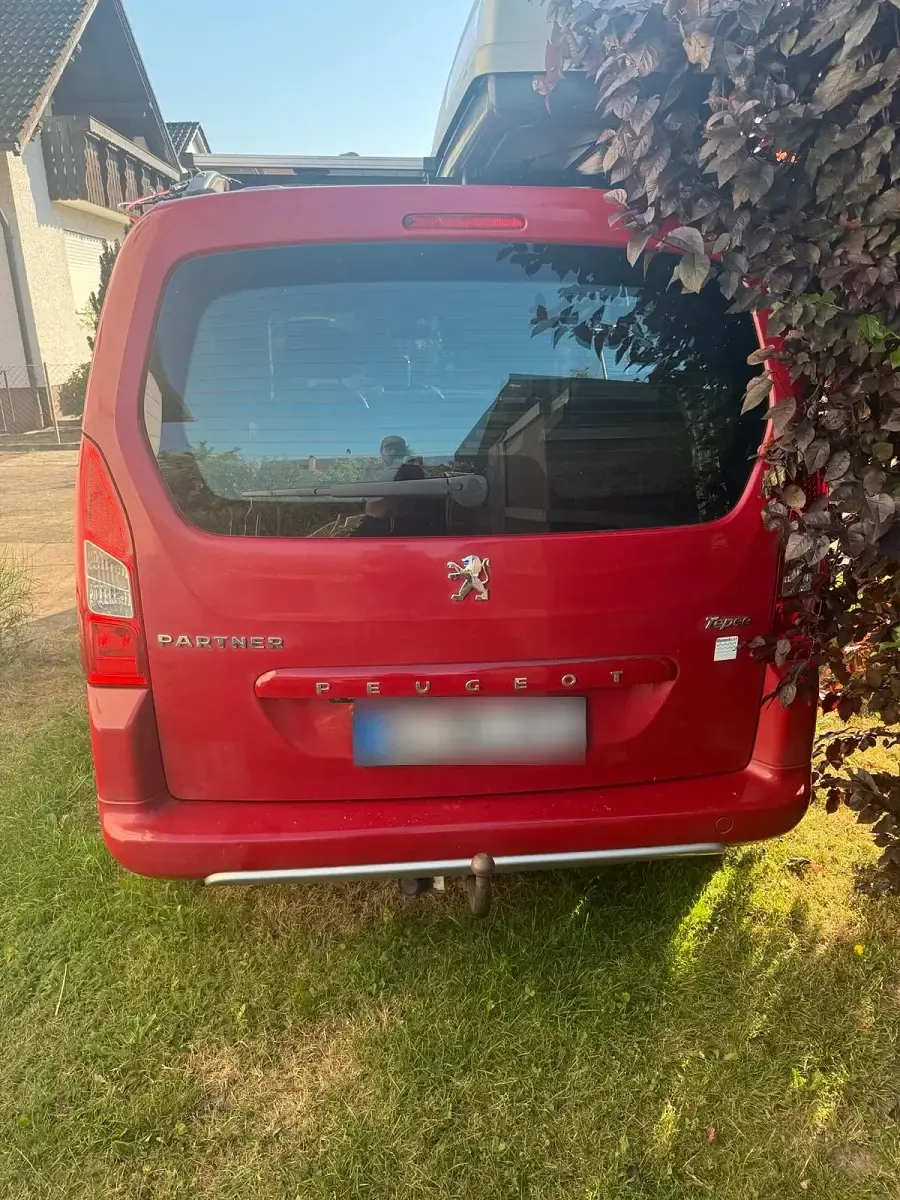 Gebraucht Peugeot Partner Tepee 98 PS (72 kW) 2010 Rot Van / Kleinbus