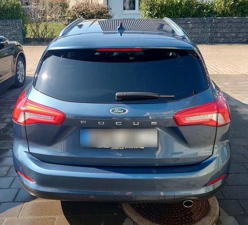 Gebraucht Ford Focus Titanium 125 PS (91 kW) 2019 Blau Kombi