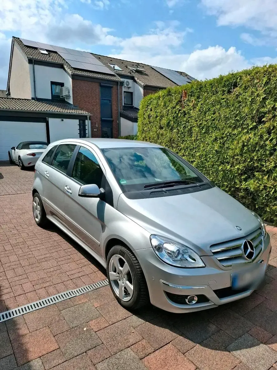 Gebraucht Mercedes B200 136 PS (100 kW) 2011 Silber Kleinwagen