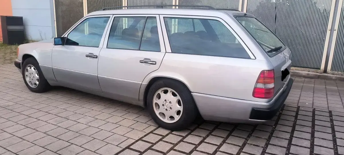 Gebraucht Mercedes E300 179 PS (131 kW) 1990 Silber Limousine