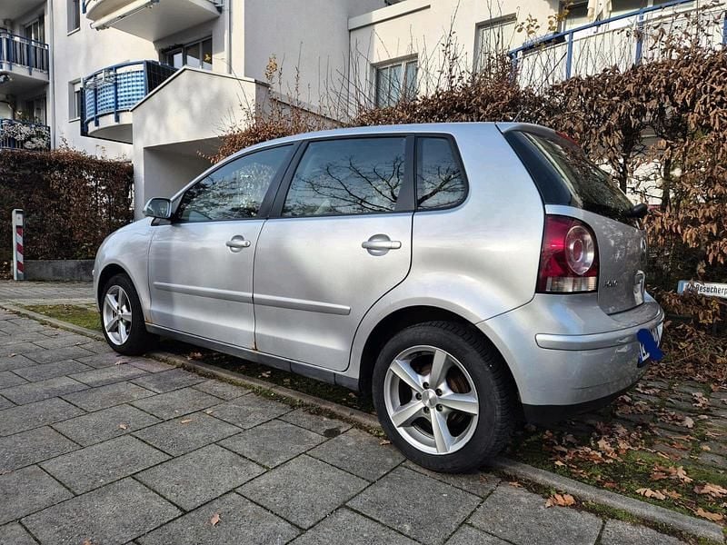 Gebraucht VW Polo 64 PS (47 kW) 2006 Silber Kleinwagen