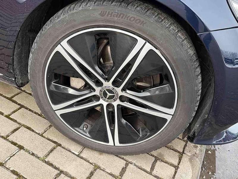 Gebraucht Mercedes C300 Avantgarde 245 PS (180 kW) 2018 Cavansitblau  metalliclack Kombi