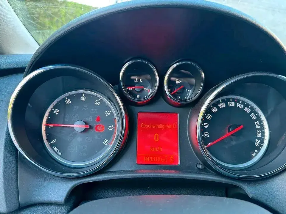 Usata Opel Astra 116 CV (85 kW) 2014 Rosso Utilitaria