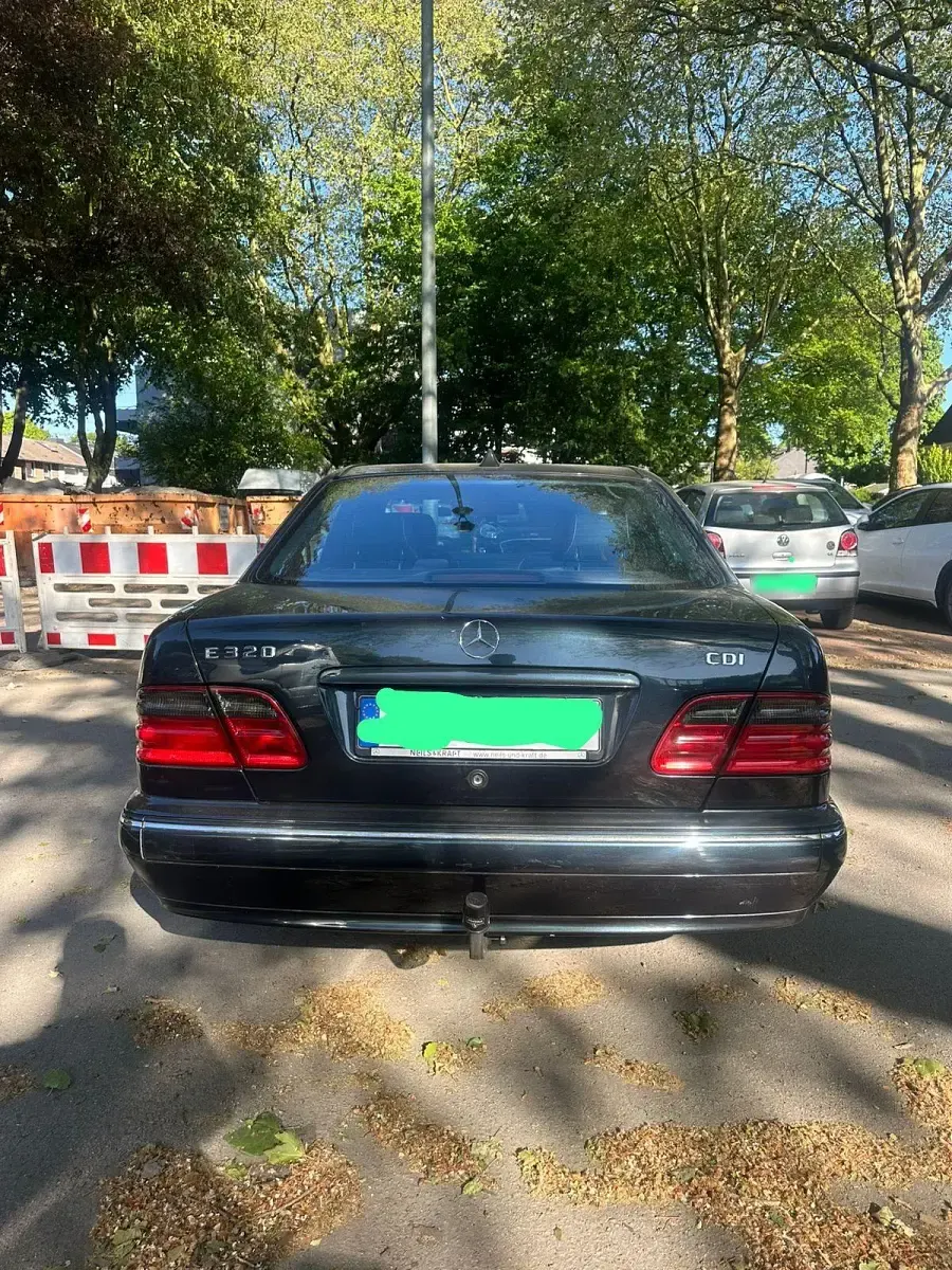 Second-hand Mercedes 320 203 CP (149 kW) 2000 Negru Berlinǎ