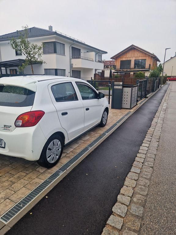Weiß Gebraucht 2016 Mitsubishi Space Star Kleinwagen | 3.950 € (Guter Preis) - Bild 1/4