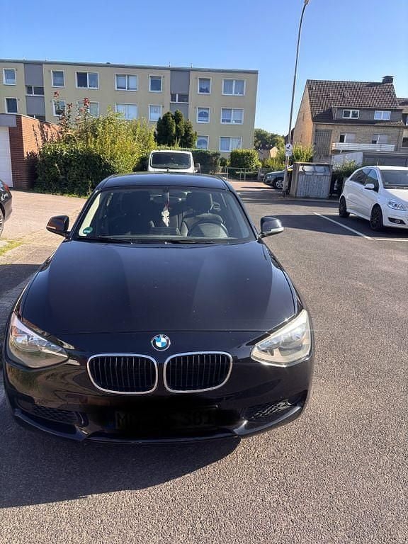Schwarz Gebraucht 2013 BMW 116 Sport Line Kleinwagen | 6.950 € (Guter Preis) - Bild 1/4