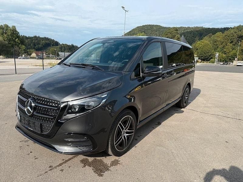 Grau Gebraucht 2025 Mercedes V300 Avantgarde Van / Kleinbus | 91.500 € (Superpreis) - Bild 1/4