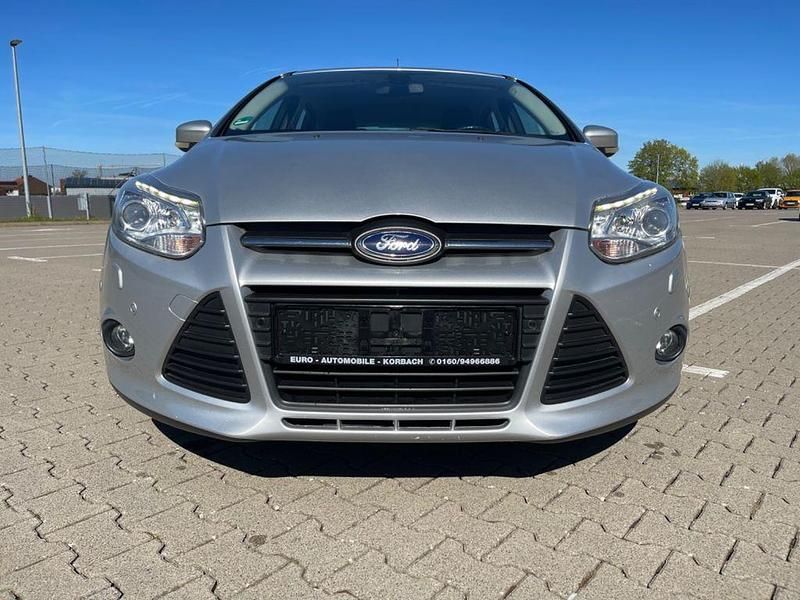 Używany Ford Focus SYNC Edition 116 KM (85 kW) 2014 Srebrny Sedan/Limuzyna