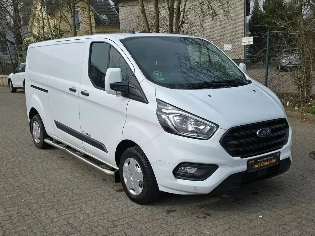 Gebraucht Ford 300 131 PS (96 kW) 2021 Weiß Van / Kleinbus