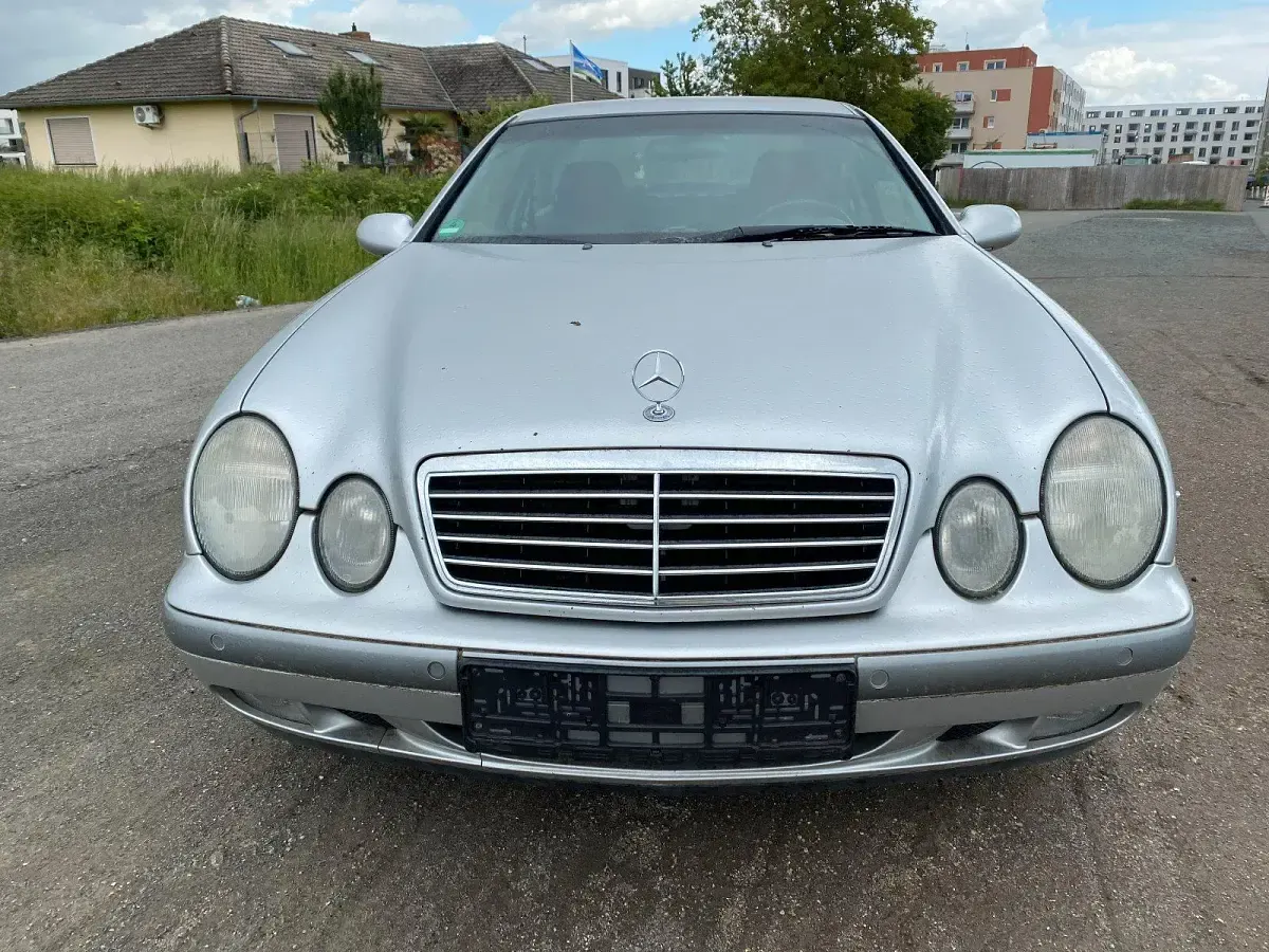 Gebraucht Mercedes CLK320 218 PS (160 kW) 1999 Silber Limousine