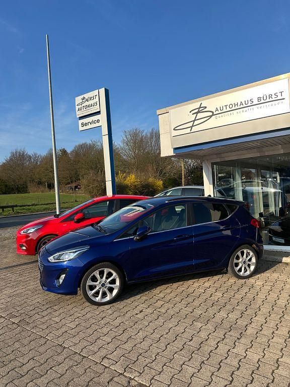 Gebraucht Ford Fiesta Titanium 101 PS (74 kW) 2018 Blau Kleinwagen