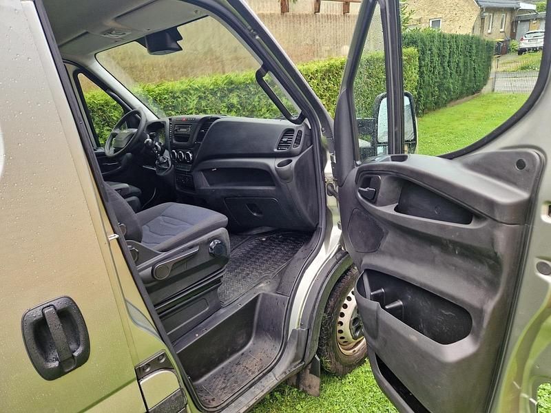 Gebraucht Iveco Daily 180 PS (132 kW) 2017 Silber Van