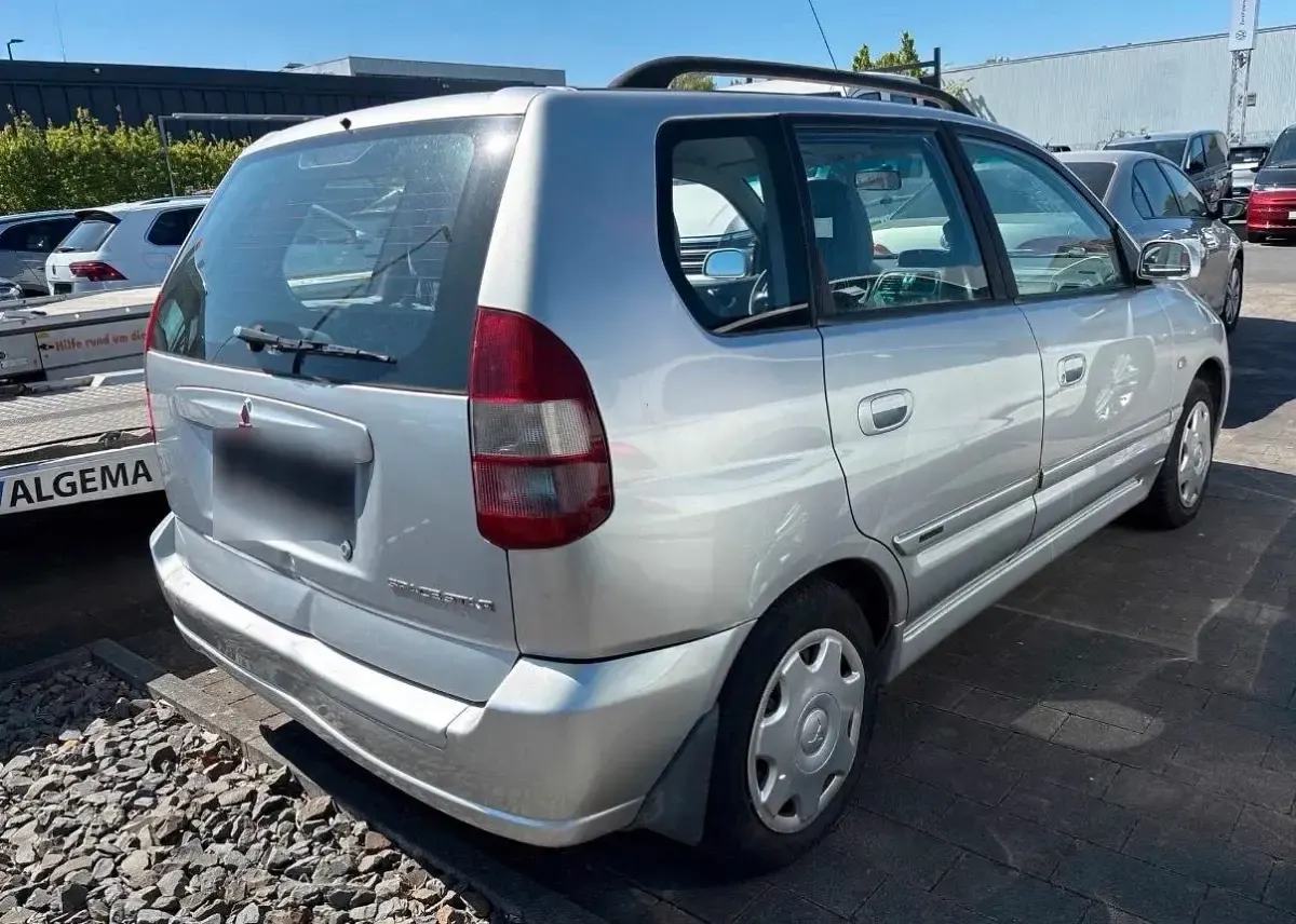 Gebraucht Mitsubishi Space Star 82 PS (60 kW) 2002 Silber Van / Kleinbus