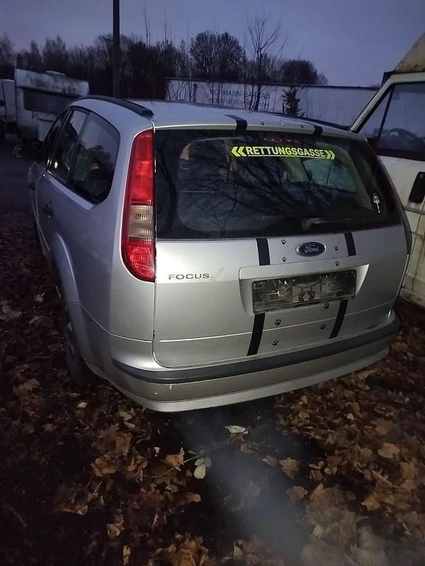 Gebraucht Ford Focus 100 PS (73 kW) 2005 Silber Kombi