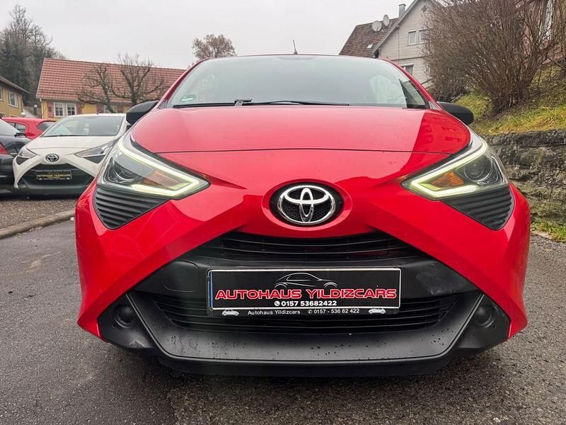 Gebraucht Toyota Aygo 72 PS (52 kW) 2018 Rot Kleinwagen