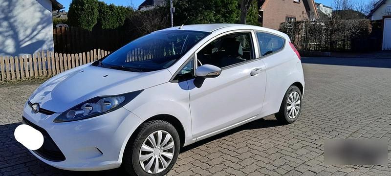 Gebraucht Ford Fiesta 82 PS (60 kW) 2009 Weiß Kleinwagen