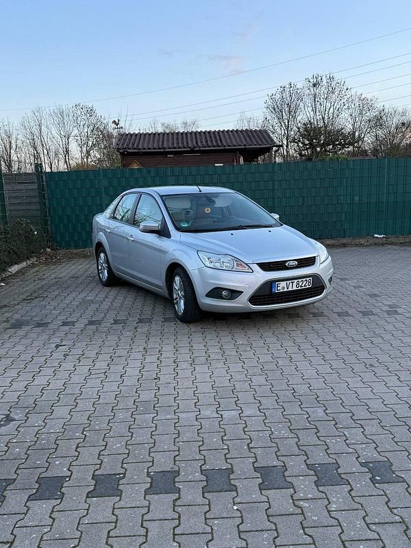 Gebraucht Ford Focus Ghia 145 PS (106 kW) 2009 Grau Limousine