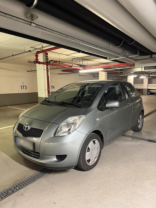 Gebraucht Toyota Yaris 69 PS (50 kW) 2007 Silber Kleinwagen