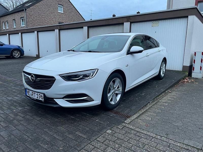 Weiß Gebraucht 2019 Opel Insignia Limousine | 13.500 € (Fairer Preis) - Bild 1/4