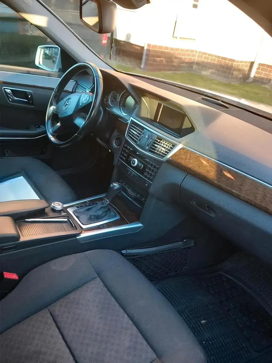 Gebraucht Mercedes E220 170 PS (125 kW) 2010 Silber Limousine