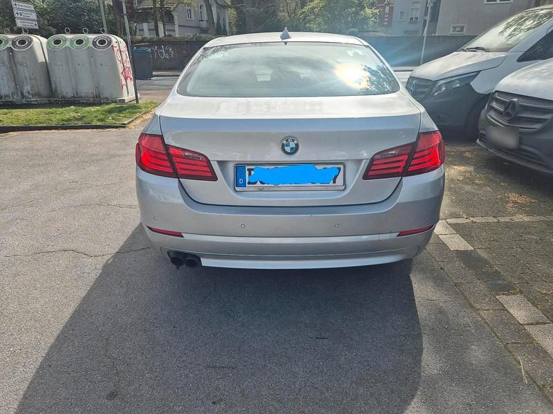 Gebraucht BMW 520 184 PS (135 kW) 2011 Silber Limousine