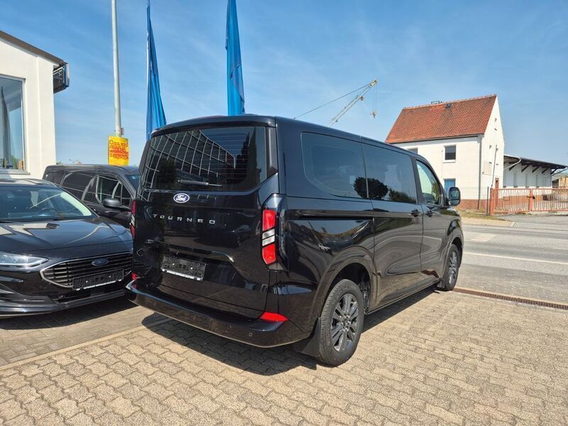 Gebraucht Ford Tourneo Custom 150 PS (110 kW) 2024 Schwarz Van