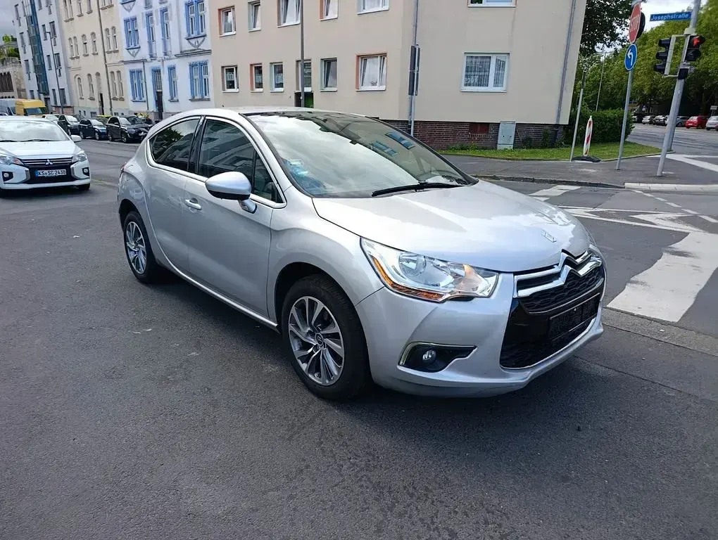 Gebraucht Citroën DS4 So Chic 120 PS (88 kW) 2011 Silber Kleinwagen
