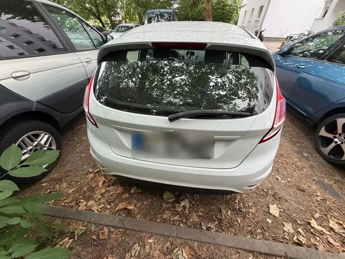 Gebraucht Ford Fiesta 95 PS (69 kW) 2015 Weiß Kleinwagen