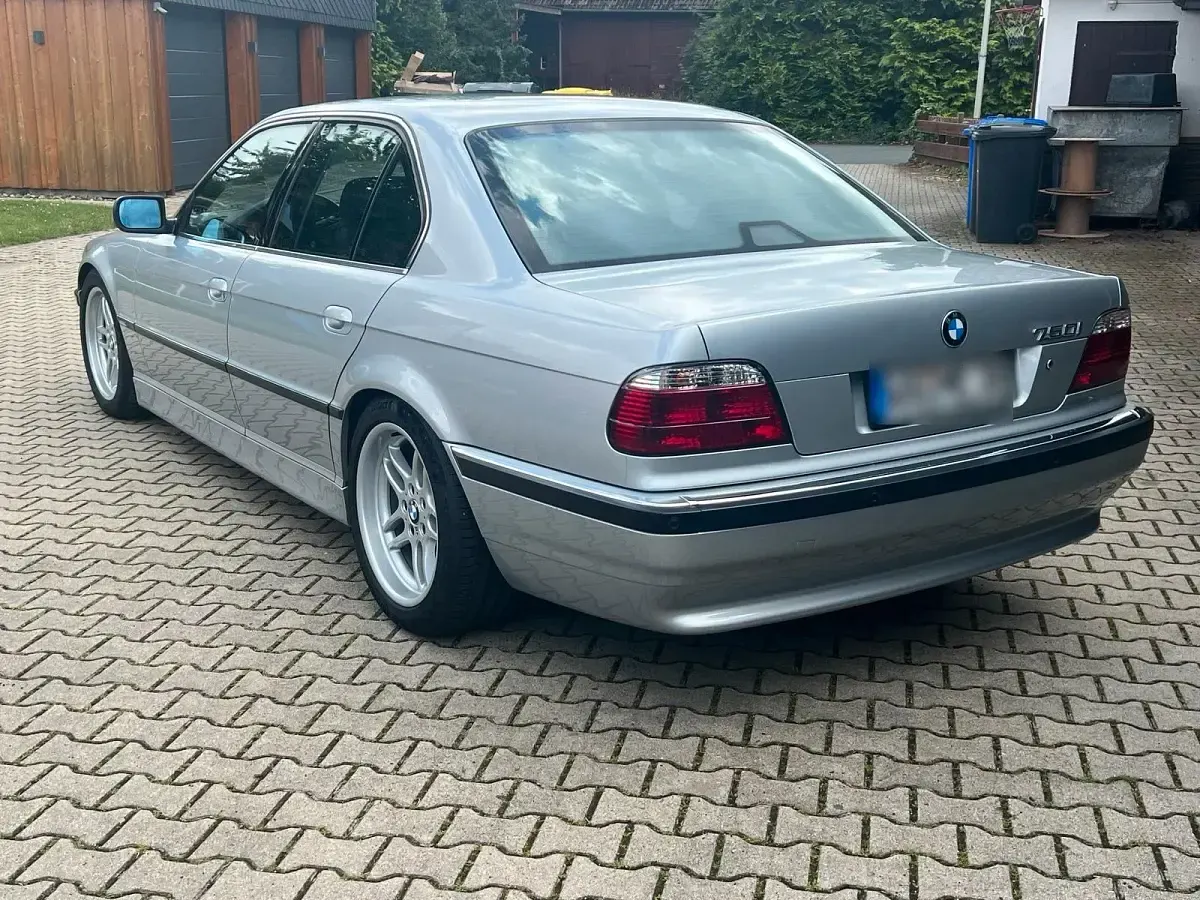 Gebraucht BMW 750 326 PS (239 kW) 1997 Silber Limousine
