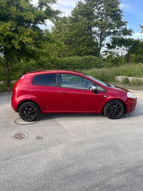 Rot Gebraucht 2006 Fiat Punto Emotion Kleinwagen | 1.950 € (Guter Preis) - Bild 1/4