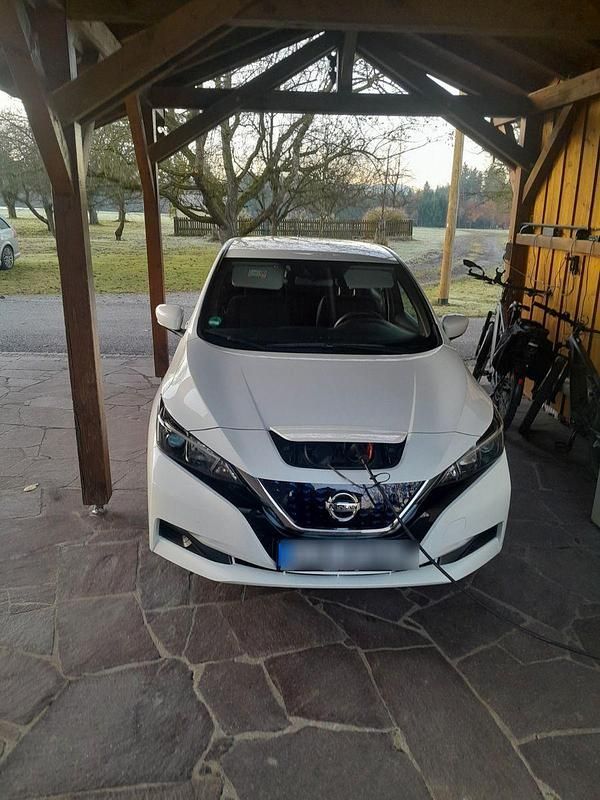 Weiß Gebraucht 2021 Nissan Leaf Kleinwagen | 12.000 € (Superpreis) - Bild 1/4