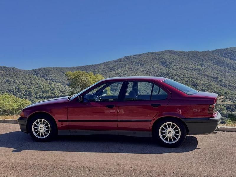 Rot Gebraucht 1992 BMW 320 Limousine | 7.350 € - Bild 1/4