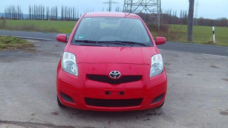 Rot Gebraucht 2009 Toyota Yaris Cool Kleinwagen | 1.950 € (Guter Preis) - Bild 1/4