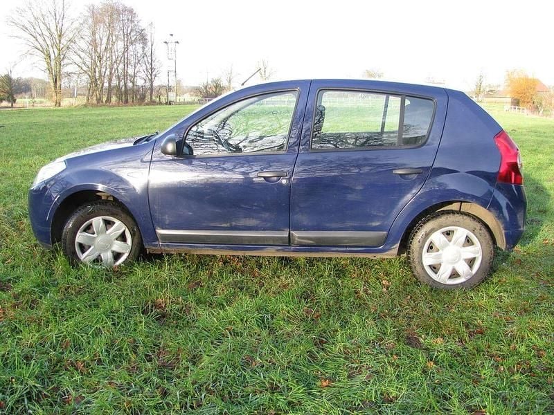Blau Gebraucht 2009 Dacia Sandero Limousine | 700 € (Superpreis) - Bild 1/4